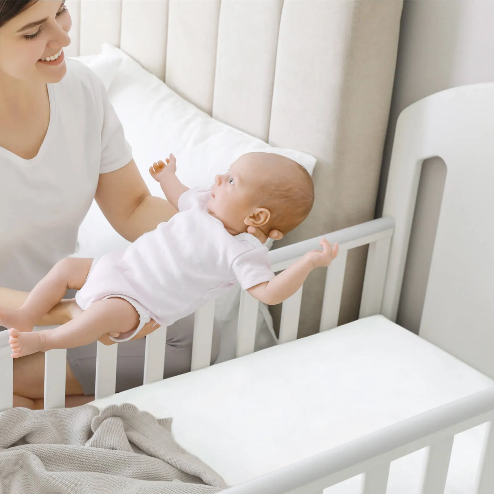Soothe Fitted Mini Crib Sheet (Soft White)